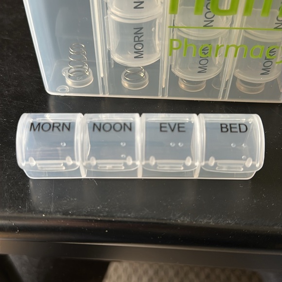 🆕 Weekly Pill Organizer - Picture 5 of 7